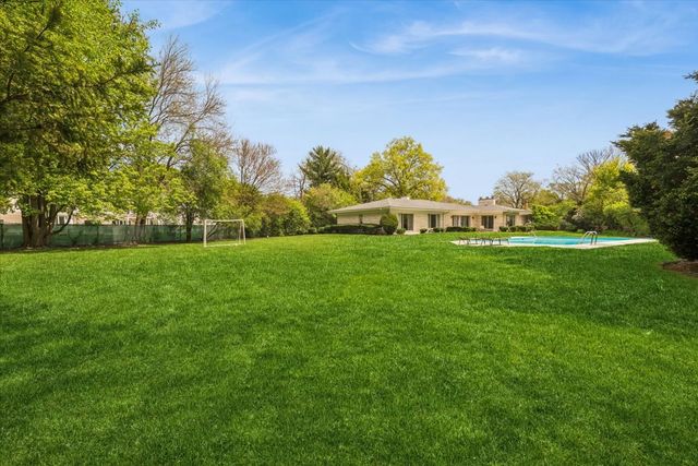 14 Winfield Circle, Northfield, IL 60093
