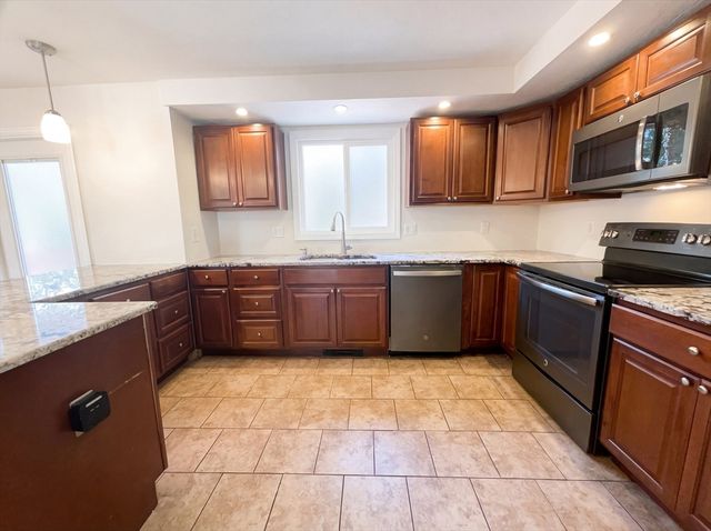 5 Tracy Ann Dr, Grafton, MA 01536