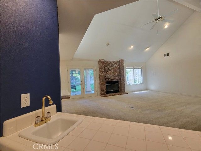 819 E Woodhaven, Fresno, CA 93720