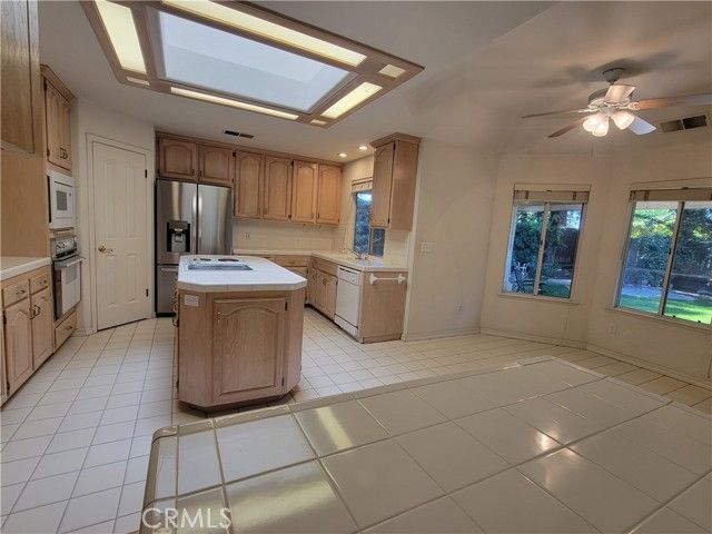 819 E Woodhaven, Fresno, CA 93720