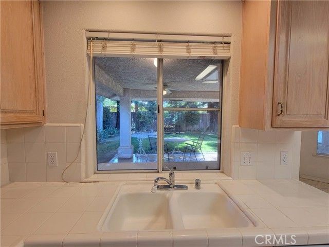 819 E Woodhaven, Fresno, CA 93720