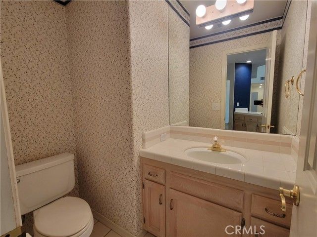 819 E Woodhaven, Fresno, CA 93720