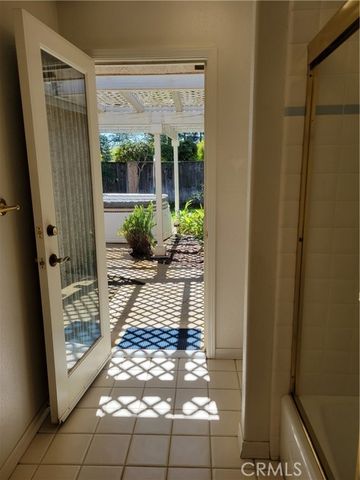 819 E Woodhaven, Fresno, CA 93720