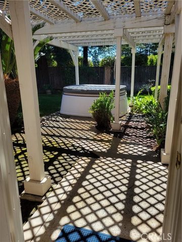 819 E Woodhaven, Fresno, CA 93720