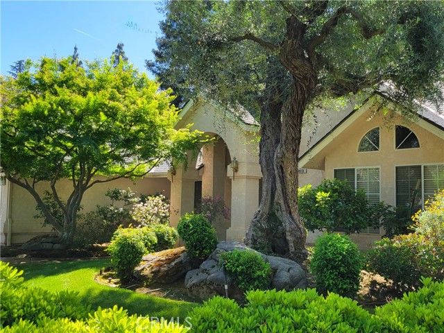 819 E Woodhaven, Fresno, CA 93720