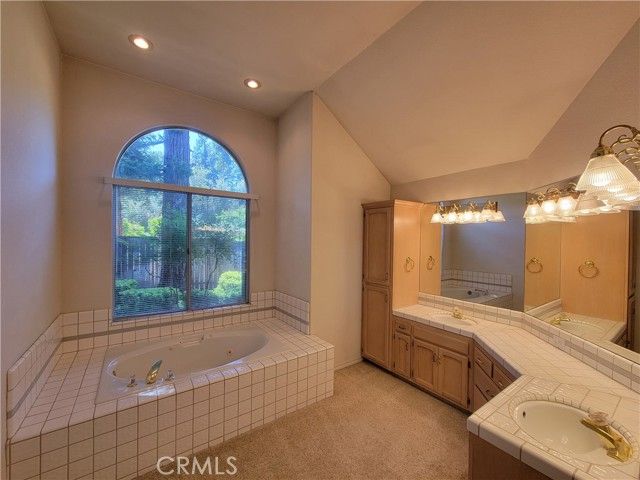 819 E Woodhaven, Fresno, CA 93720