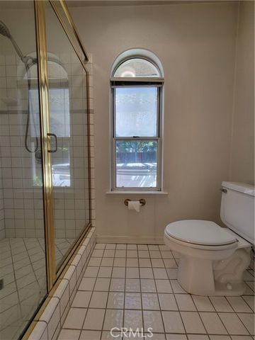 819 E Woodhaven, Fresno, CA 93720