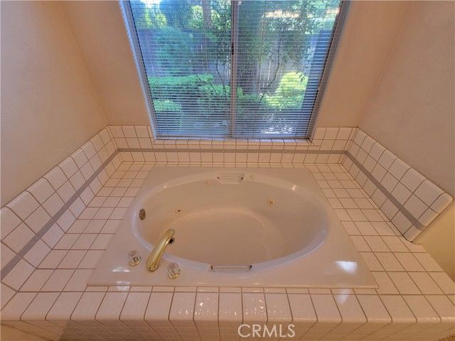 819 E Woodhaven, Fresno, CA 93720