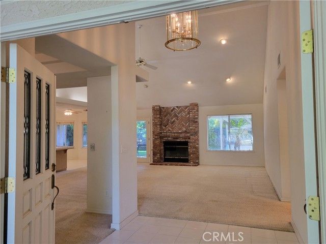 819 E Woodhaven, Fresno, CA 93720