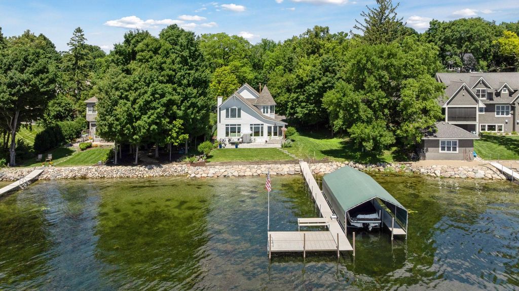 465 Lakeview Avenue, Tonka Bay, MN 55331