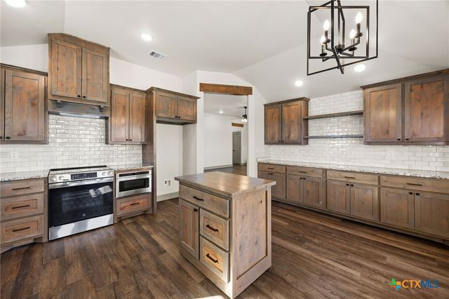 100 Hillside Lane, Lampasas, TX 76550