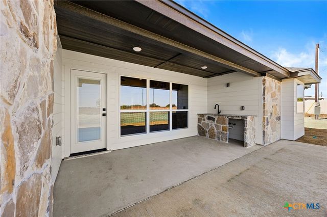 100 Hillside Lane, Lampasas, TX 76550