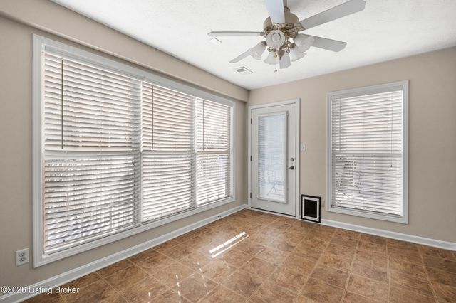 6910 Janes Farm Dr, Louisville, KY 40228