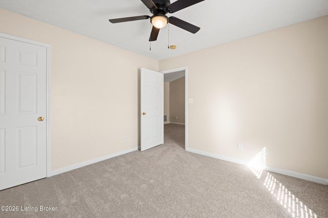 6910 Janes Farm Dr, Louisville, KY 40228