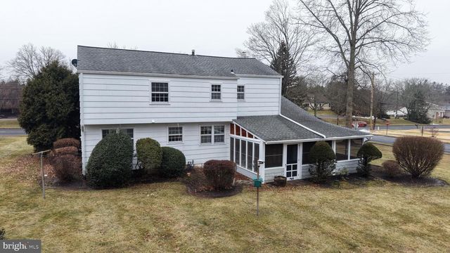 77 LENAPE DR, Doylestown, PA 18901