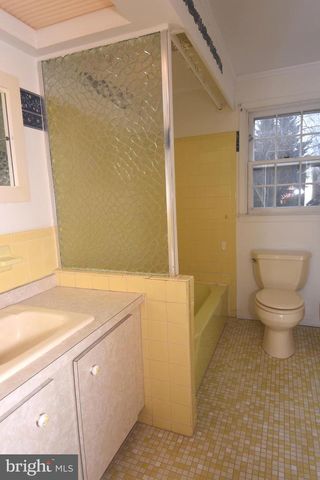 77 LENAPE DR, Doylestown, PA 18901