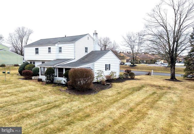 77 LENAPE DR, Doylestown, PA 18901