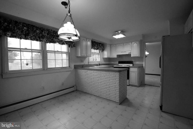 77 LENAPE DR, Doylestown, PA 18901