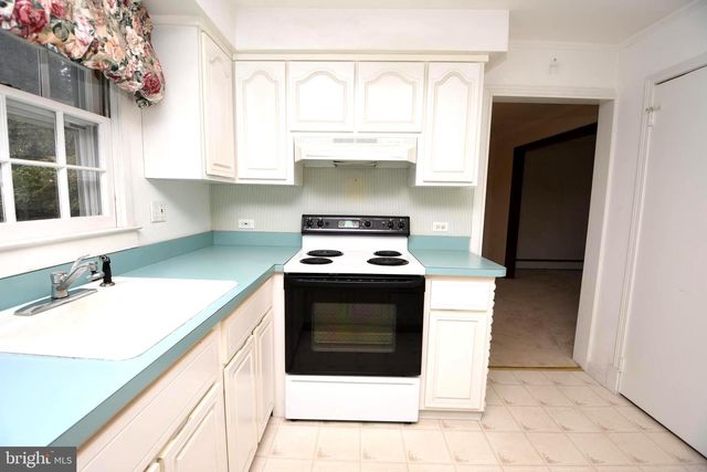 77 LENAPE DR, Doylestown, PA 18901