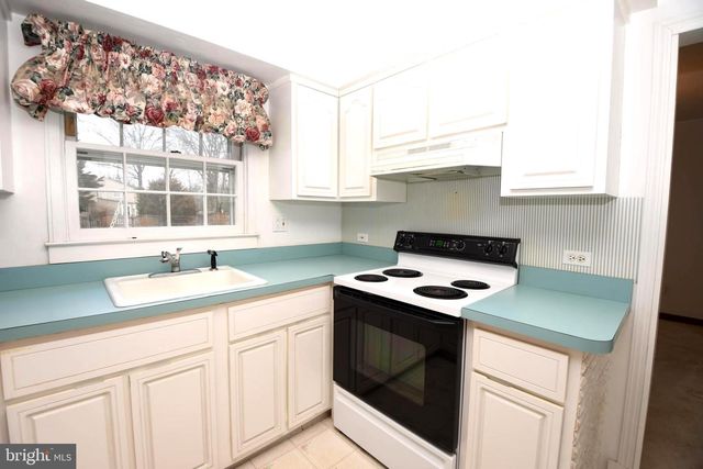 77 LENAPE DR, Doylestown, PA 18901