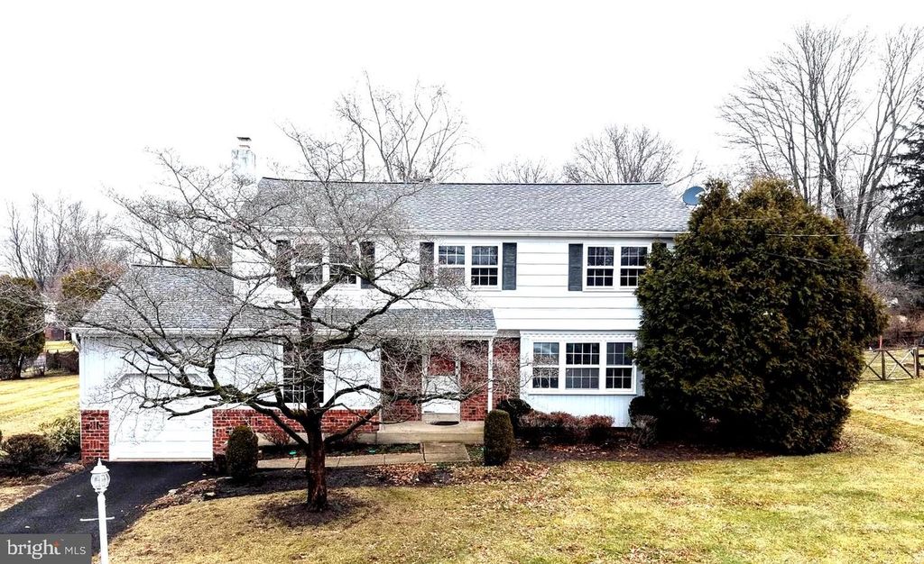 77 LENAPE DR, Doylestown, PA 18901