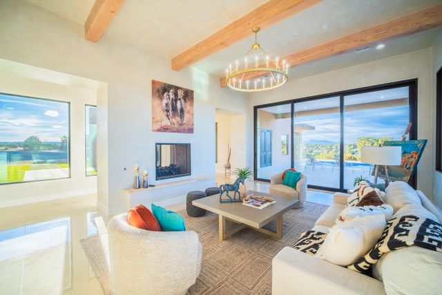 9 Tamarisk Trail, Santa Fe, NM 87506