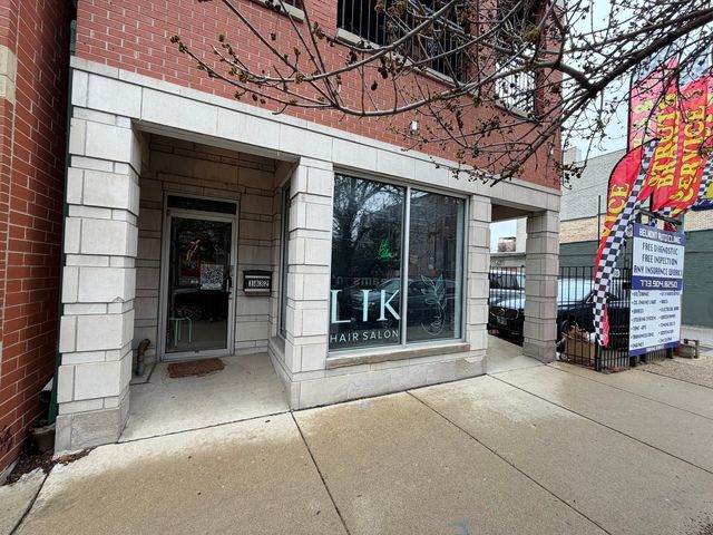 1832 W Belmont Avenue, Chicago, IL 60657