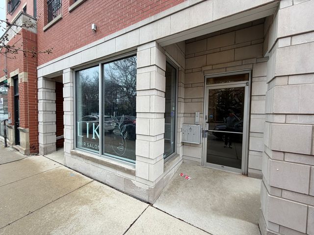 1832 W Belmont Avenue, Chicago, IL 60657