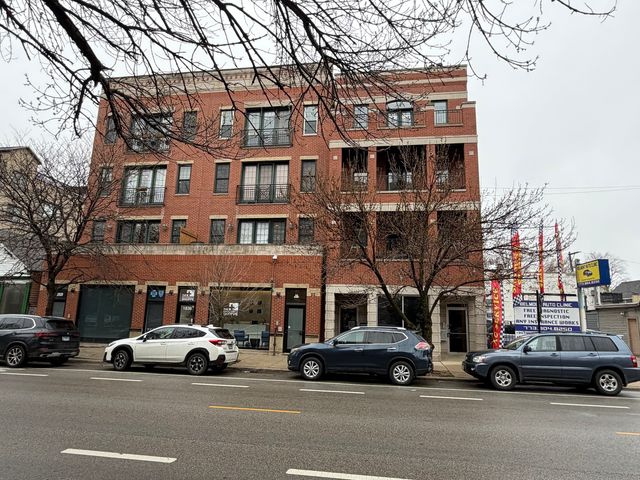 1832 W Belmont Avenue, Chicago, IL 60657