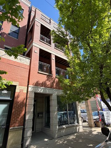 1832 W Belmont Avenue, Chicago, IL 60657