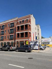 1832 W Belmont Avenue, Chicago, IL 60657