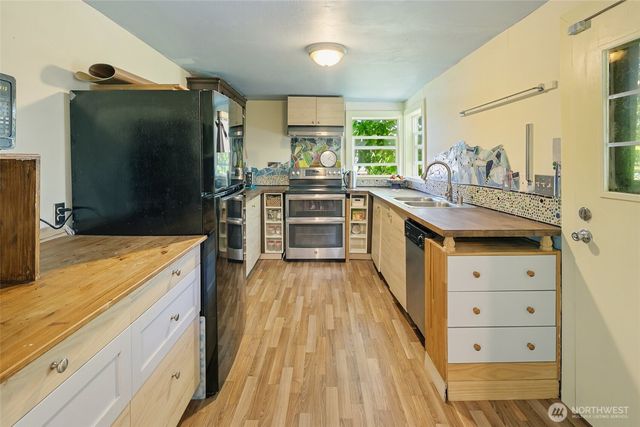 1235 S 101st Street, Seattle, WA 98168
