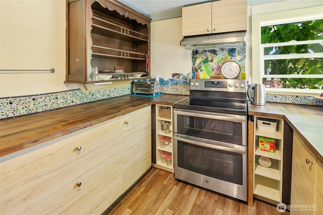 1235 S 101st Street, Seattle, WA 98168