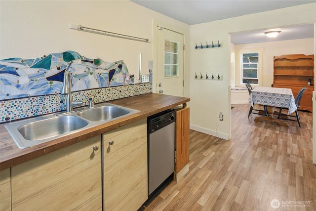 1235 S 101st Street, Seattle, WA 98168