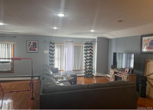 120-33 196th Street, Saint Albans, NY 11412