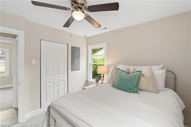 477 Cedar DR, Hampton, VA 23669
