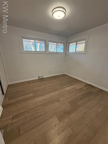 1440 W Square Lake Road, Bloomfield Hills, MI 48302