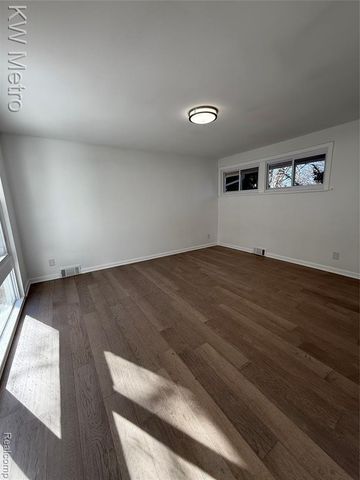 1440 W Square Lake Road, Bloomfield Hills, MI 48302