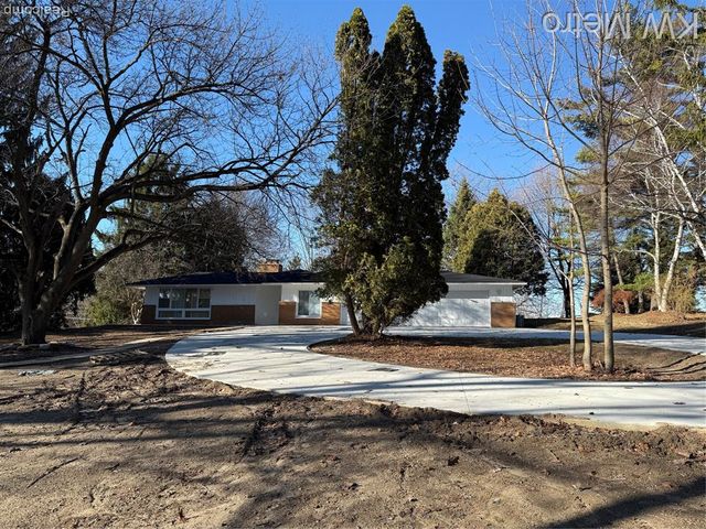 1440 W Square Lake Road, Bloomfield Hills, MI 48302