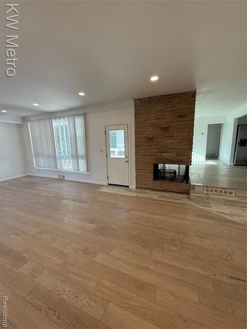 1440 W Square Lake Road, Bloomfield Hills, MI 48302