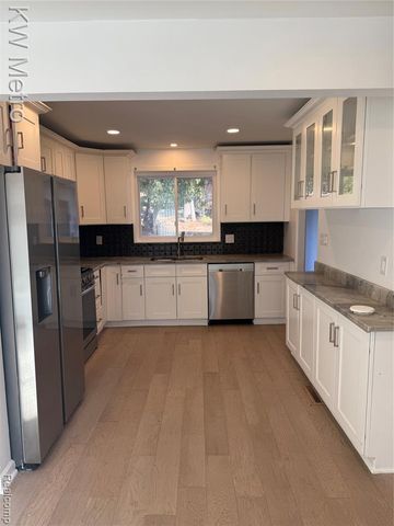 1440 W Square Lake Road, Bloomfield Hills, MI 48302