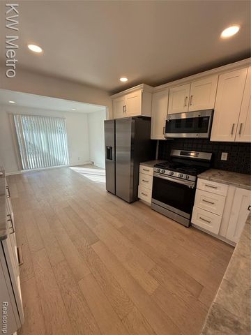 1440 W Square Lake Road, Bloomfield Hills, MI 48302