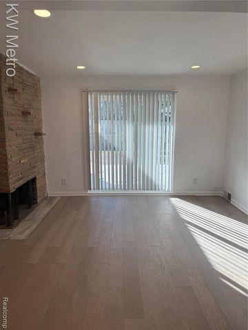 1440 W Square Lake Road, Bloomfield Hills, MI 48302