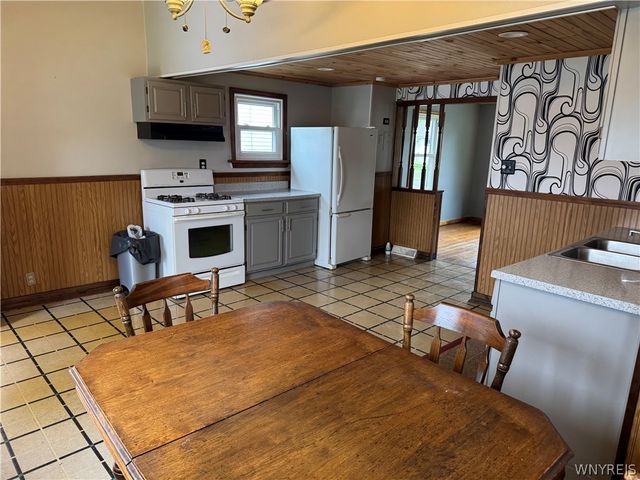 195 Aris Avenue, Cheektowaga, NY 14206