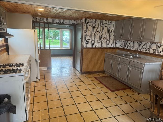 195 Aris Avenue, Cheektowaga, NY 14206
