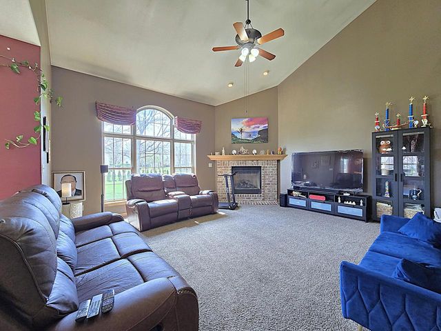 9729 W Prairie Grass WAY, Franklin, WI 53132