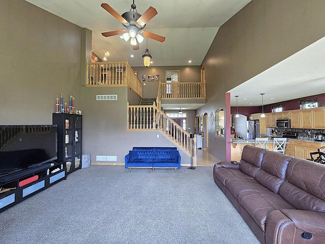 9729 W Prairie Grass WAY, Franklin, WI 53132