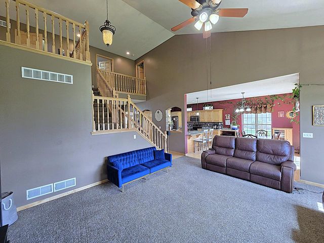 9729 W Prairie Grass WAY, Franklin, WI 53132
