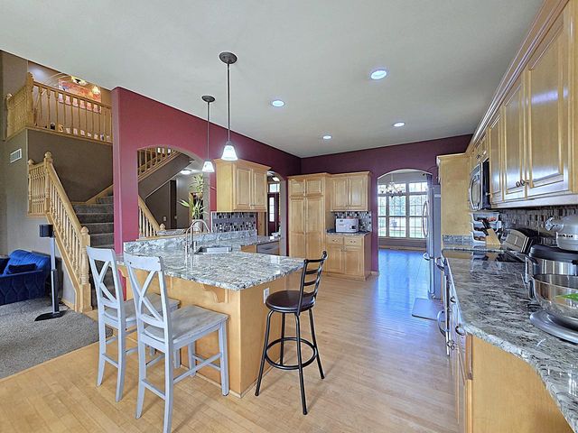 9729 W Prairie Grass WAY, Franklin, WI 53132