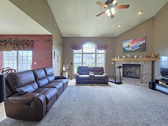 9729 W Prairie Grass WAY, Franklin, WI 53132